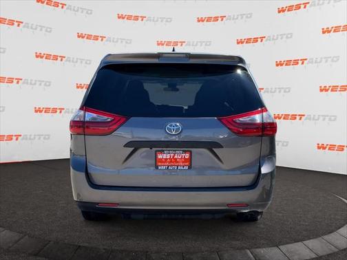 2020 Toyota Sienna SE