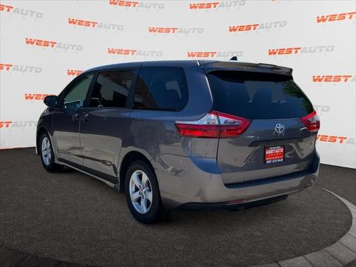2020 Toyota Sienna SE