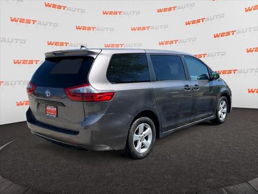 2020 Toyota Sienna SE