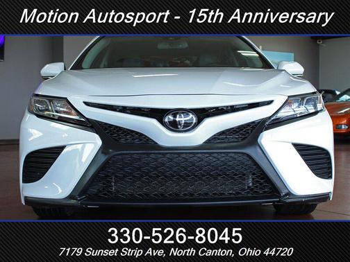Super White 2018 Toyota Camry SE