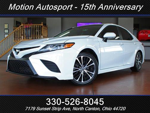 Super White 2018 Toyota Camry SE