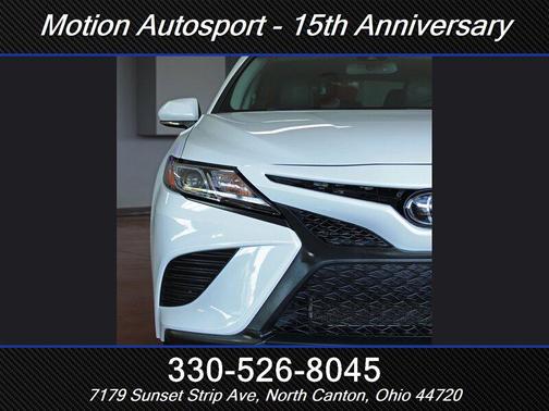 Super White 2018 Toyota Camry SE