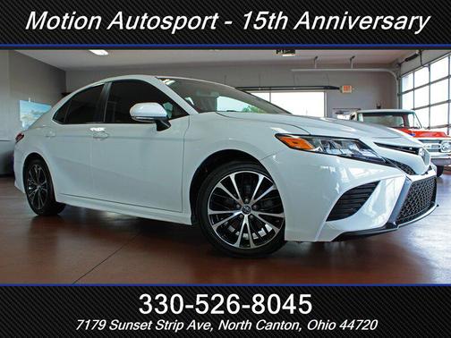 Super White 2018 Toyota Camry SE
