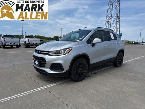 Silver Ice Metallic 2022 Chevrolet Trax LT