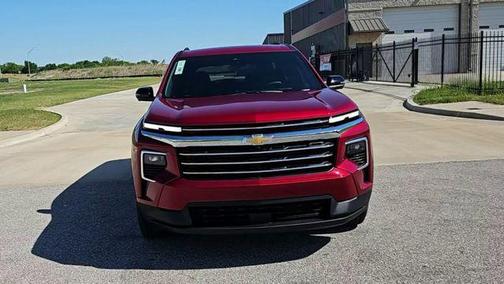Radiant Red Tintcoat 2026 Chevrolet Traverse LT