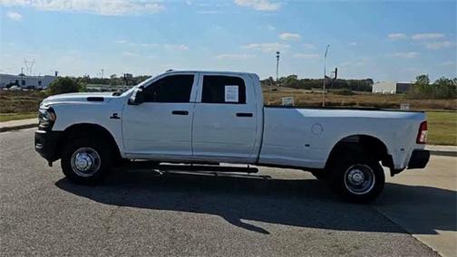 2023 RAM 3500 Tradesman Crew Cab 4x4 8' Box