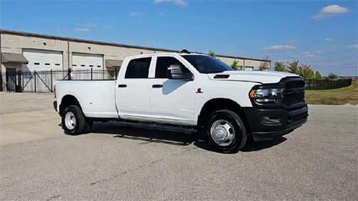 2023 RAM 3500 Tradesman Crew Cab 4x4 8' Box