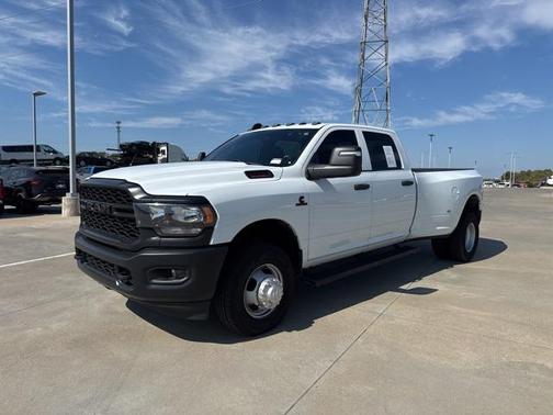 2023 RAM 3500 Tradesman Crew Cab 4x4 8' Box