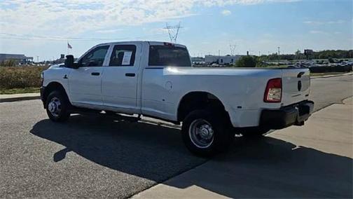 2023 RAM 3500 Tradesman Crew Cab 4x4 8' Box