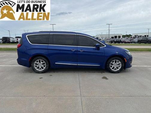 Ocean Blue Metallic 2020 Chrysler Pacifica Touring L