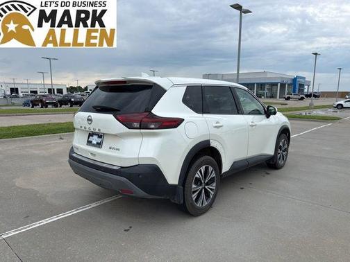 Pearl White Tricoat 2021 Nissan Rogue SV