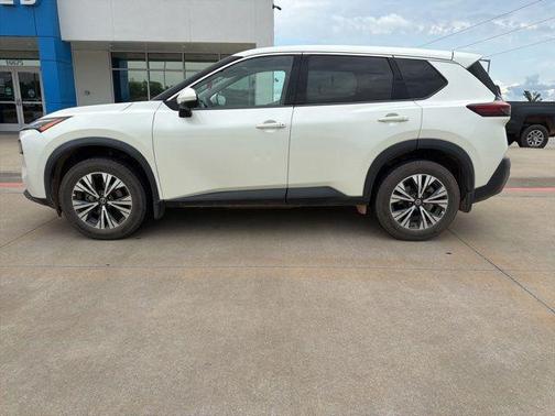 Pearl White Tricoat 2021 Nissan Rogue SV