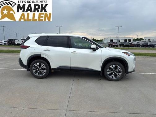 Pearl White Tricoat 2021 Nissan Rogue SV