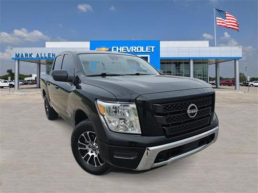 2023 Nissan Titan SV