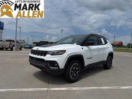 Bright White Clearcoat 2025 Jeep Compass Trailhawk