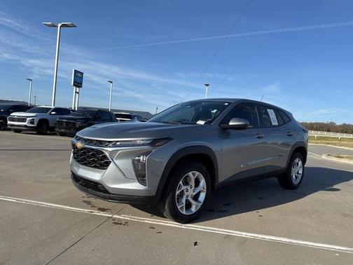 2025 Chevrolet Trax LS