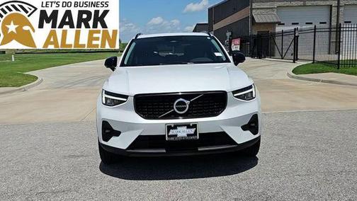 Crystal White Metallic 2023 Volvo XC40 B4 Ultimate Dark Theme