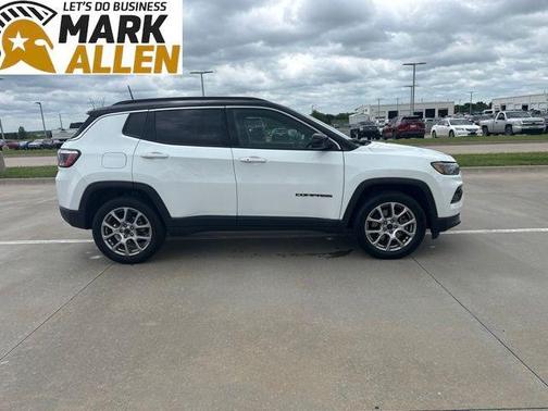 Bright White Clearcoat 2025 Jeep Compass Limited