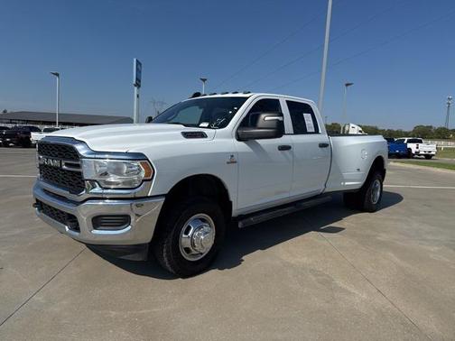 2024 RAM 3500 Tradesman Crew Cab 4x4 8' Box