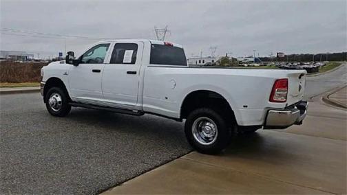 2024 RAM 3500 Tradesman Crew Cab 4x4 8' Box