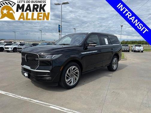Infinite Black Metallic Clearcoat 2025 Lincoln Navigator Reserve