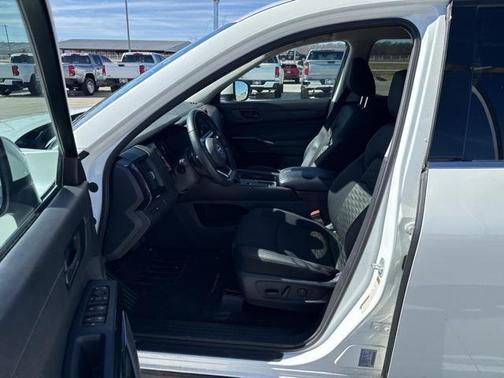 2023 Nissan Pathfinder SV FWD