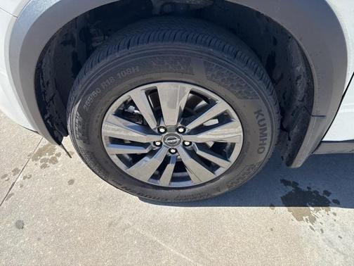 2023 Nissan Pathfinder SV FWD