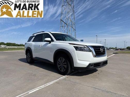 Everest White Pearl Tricoat 2025 Nissan Pathfinder SV FWD