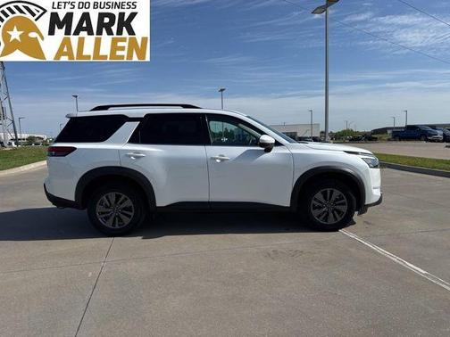 Everest White Pearl Tricoat 2025 Nissan Pathfinder SV FWD