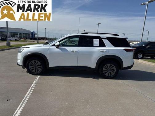 Everest White Pearl Tricoat 2025 Nissan Pathfinder SV FWD