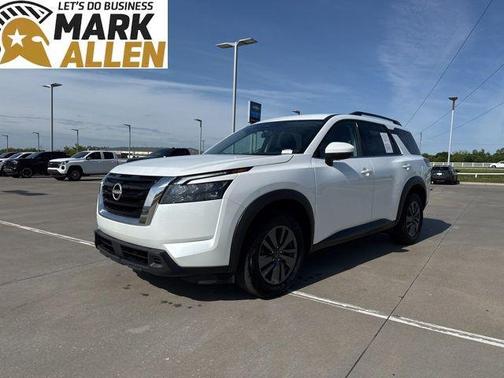 Everest White Pearl Tricoat 2025 Nissan Pathfinder SV FWD