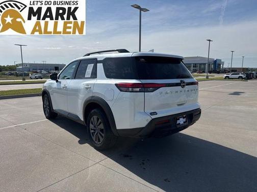 Everest White Pearl Tricoat 2025 Nissan Pathfinder SV FWD