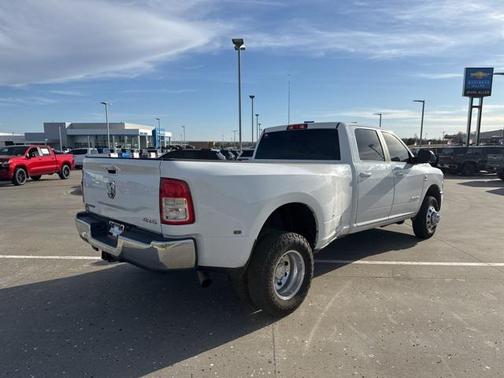 2022 RAM 3500 Big Horn Crew Cab 4x4 8' Box