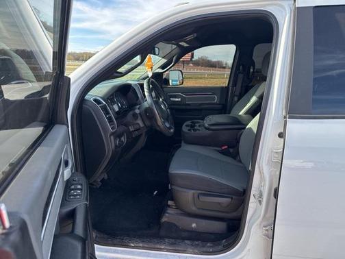 2022 RAM 3500 Big Horn Crew Cab 4x4 8' Box