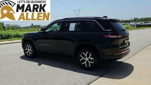 Diamond Black Crystal Pearlcoat 2023 Jeep Grand Cherokee Limited