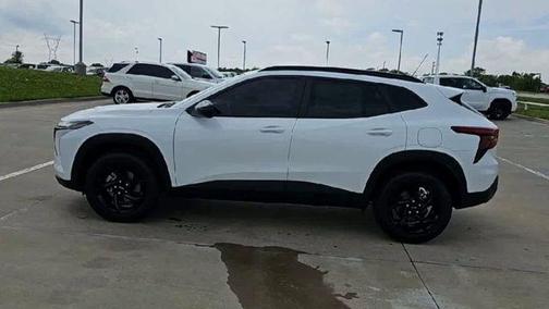 Summit White 2026 Chevrolet Trax LT