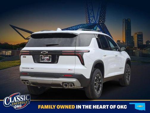 Polar White Tricoat 2026 Chevrolet Traverse AWD Z71