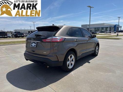 Stone Gray Metallic 2019 Ford Edge SE