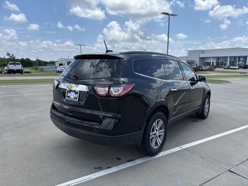 2017 Chevrolet Traverse 2LT