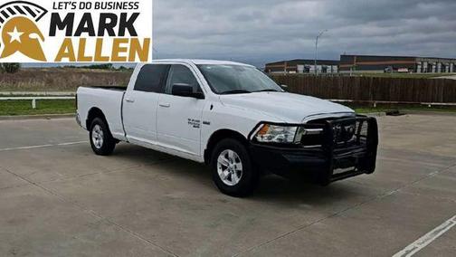 Bright White Clearcoat 2019 RAM 1500 SLT