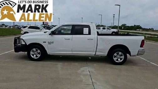 Bright White Clearcoat 2019 RAM 1500 SLT
