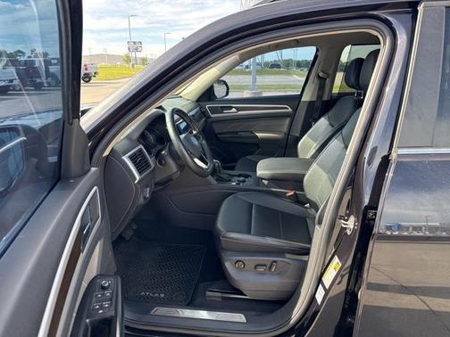 2021 Volkswagen Atlas 3.6L SE w/Technology