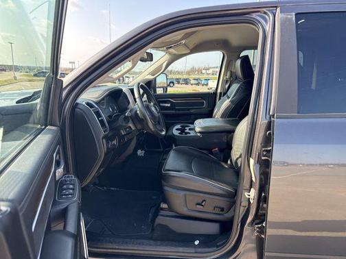 2024 RAM 2500 Laramie Crew Cab 4x4 6'4' Box