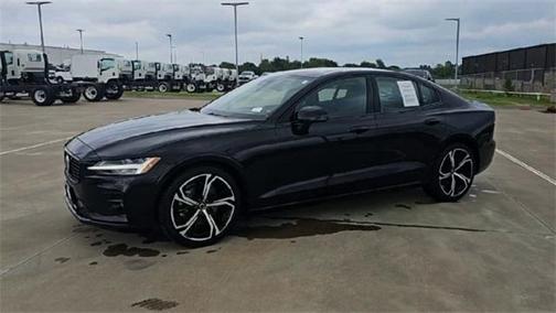 2024 Volvo S60 B5 Plus Dark Theme