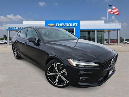 2024 Volvo S60 B5 Plus Dark Theme