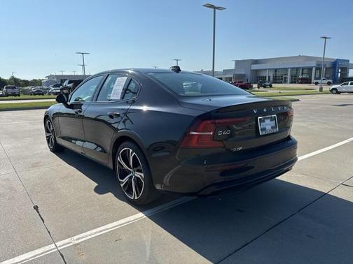 2024 Volvo S60 B5 Plus Dark Theme