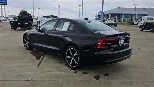 2024 Volvo S60 B5 Plus Dark Theme