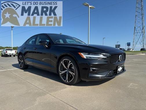 2024 Volvo S60 B5 Plus Dark Theme