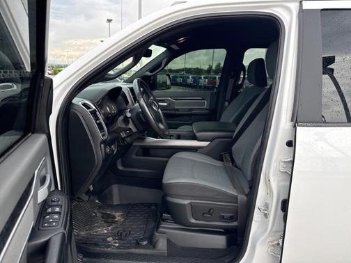 2022 RAM 3500 Big Horn Crew Cab 4x4 8' Box