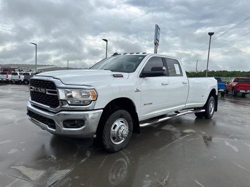 2022 RAM 3500 Big Horn Crew Cab 4x4 8' Box